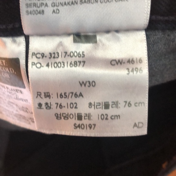 Dark Blue Levi 501 Shorts - Picture 4 of 4